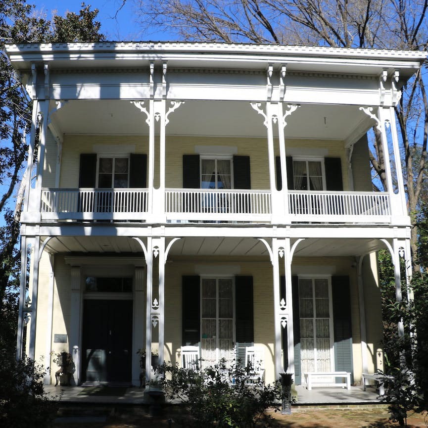 Walking Ghost Tour: Experience America’s Most Haunted City!