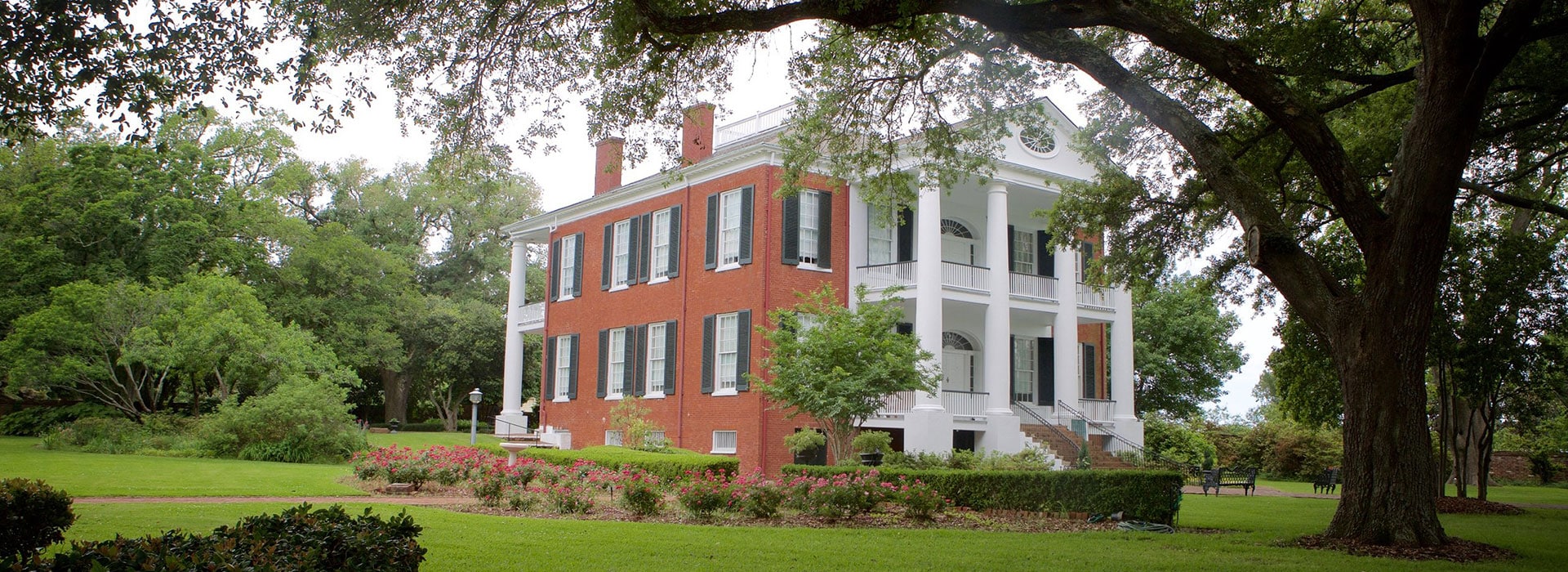 Romantic Getaways in Natchez: Perfect Spots for Couples with Little Easy Tours